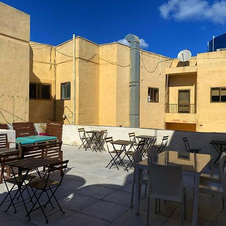 Metropole Budget Hostel Сент Джулианс Экстерьер фото