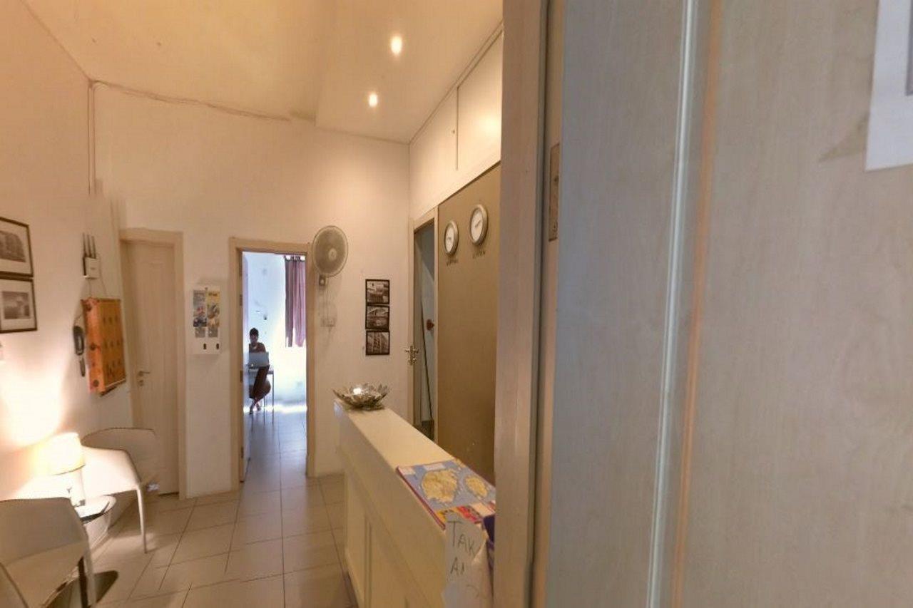 Metropole Budget Hostel Сент Джулианс Экстерьер фото