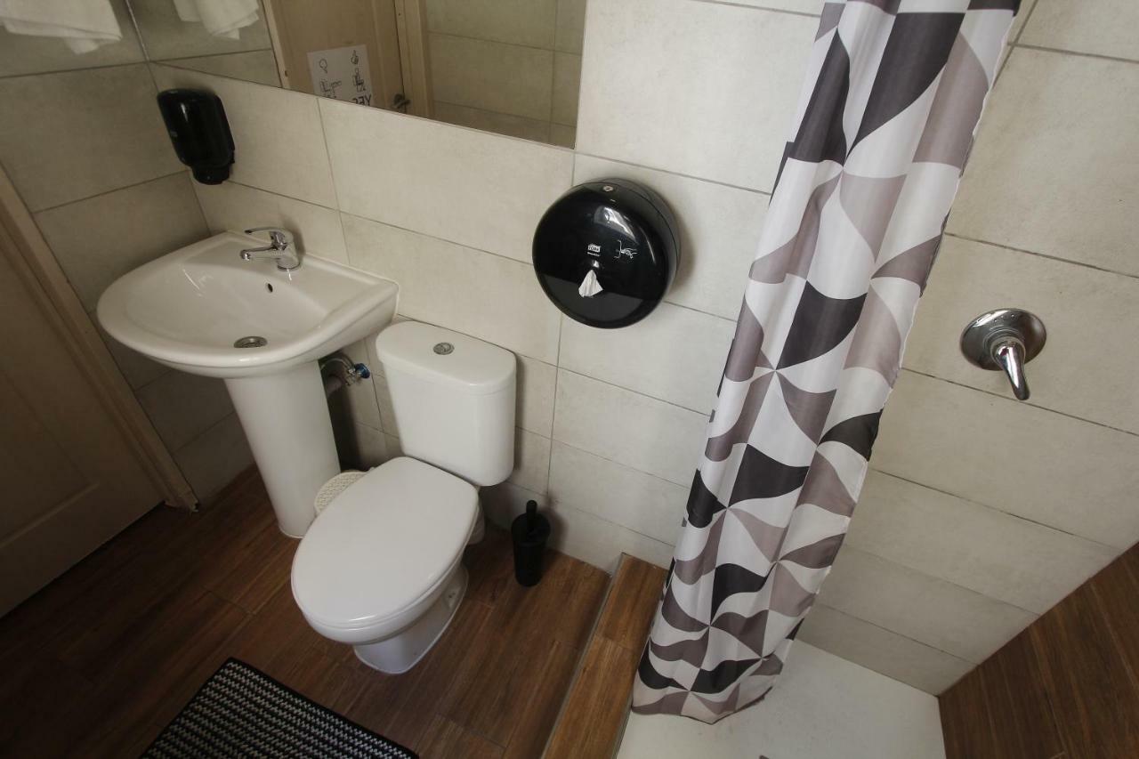 Metropole Budget Hostel Сент Джулианс Экстерьер фото